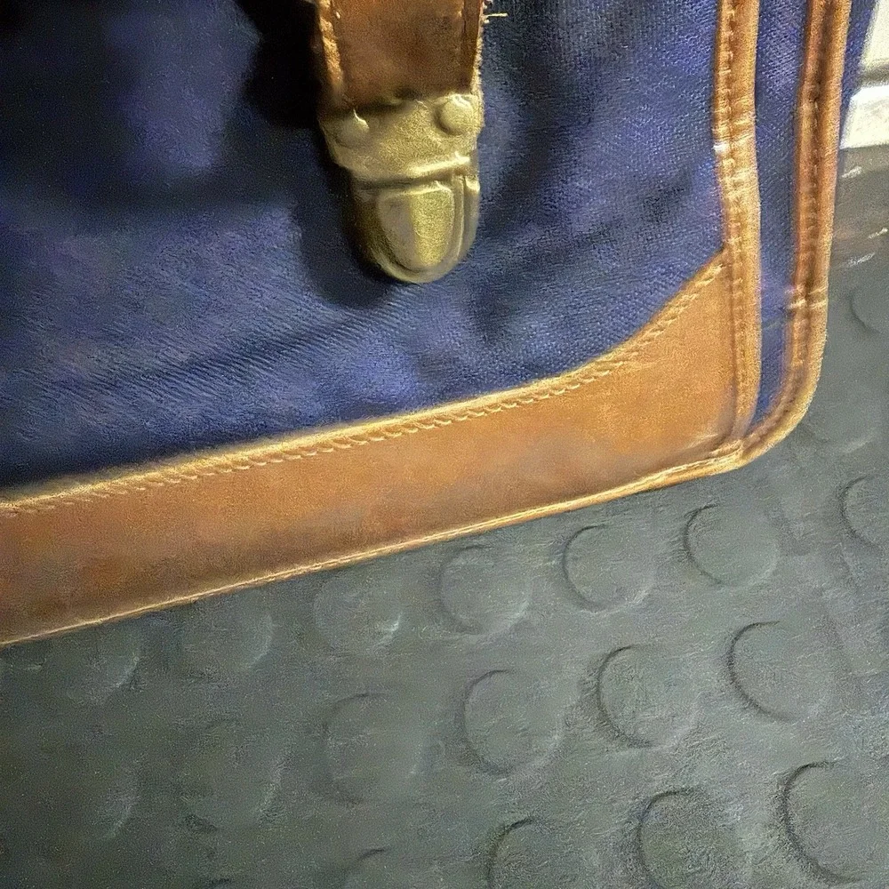 L.L. Bean bean messenger